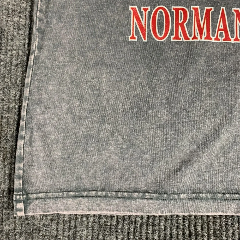 NWT- Oklahoma Sooners T Shirt Adult S Gray‎ Short Sleeve College Football Faded